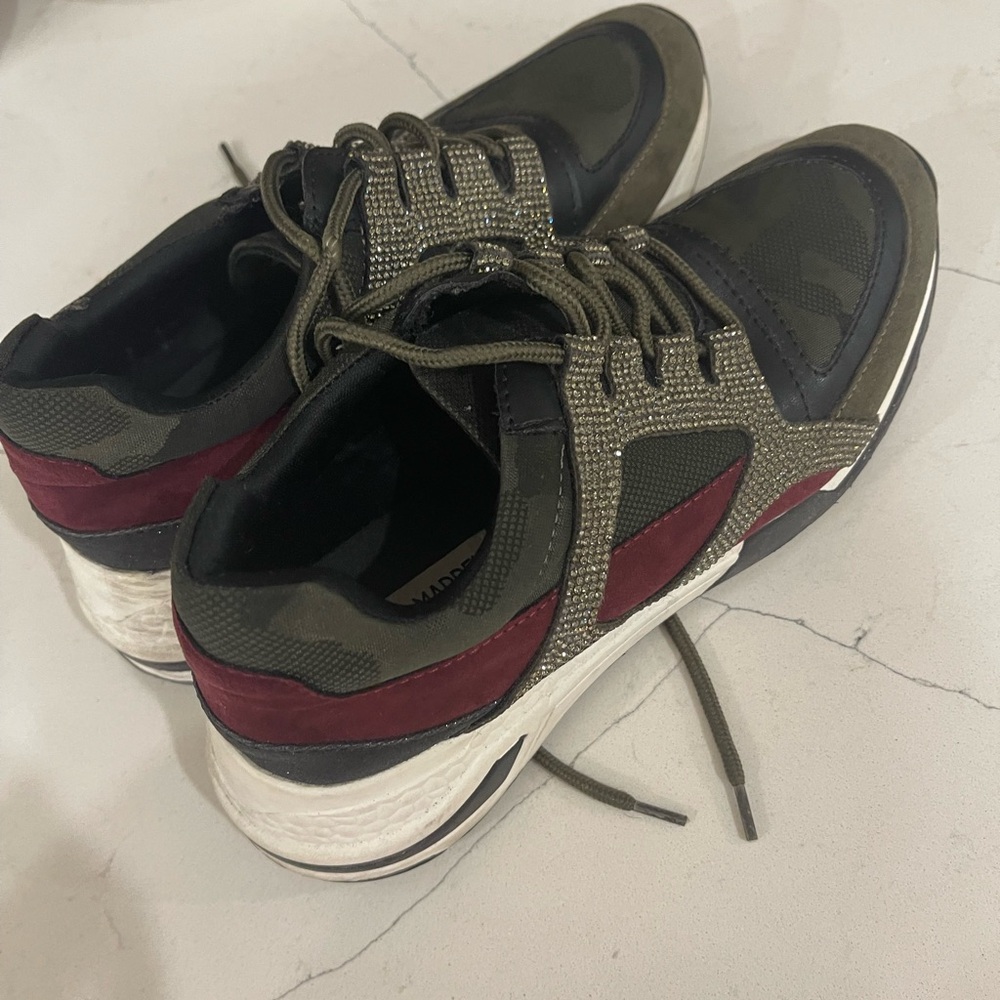 Steve Madden size 8 R tennis shoes. Lightly worn. - Picture 4 of 8